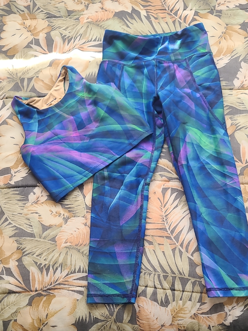 Old Navy Active High-Rise Leggings And Top in Blue, Green & Purple